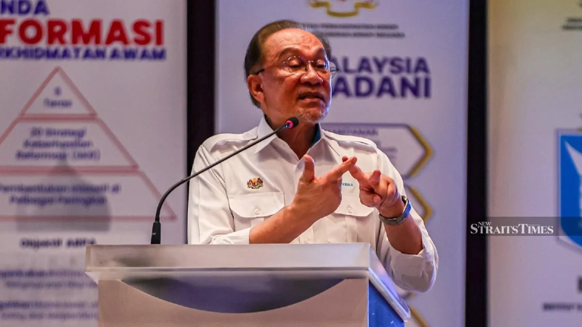 Anwar Dismisses Outcry Over Mat Sabu's Remarks, Calls for Political Restraint