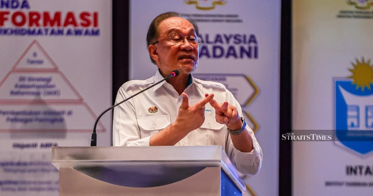 Anwar Dismisses Outcry Over Mat Sabu's Remarks, Calls for Political Restraint