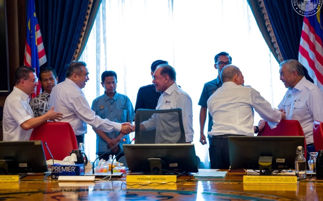 Anwar Deploys Unity Message As Cracks Show In Federal Coalition