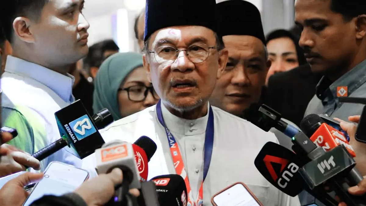 Anwar Dismisses Trust Concerns With Zahid as Difference in Perspective, Not Personal Rift