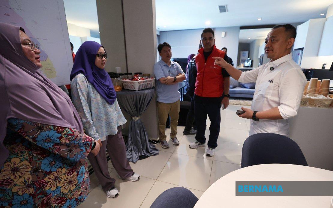 Maszlee Malik Pledges Mobile App to Streamline Constituent Services in Puteri Wangsa