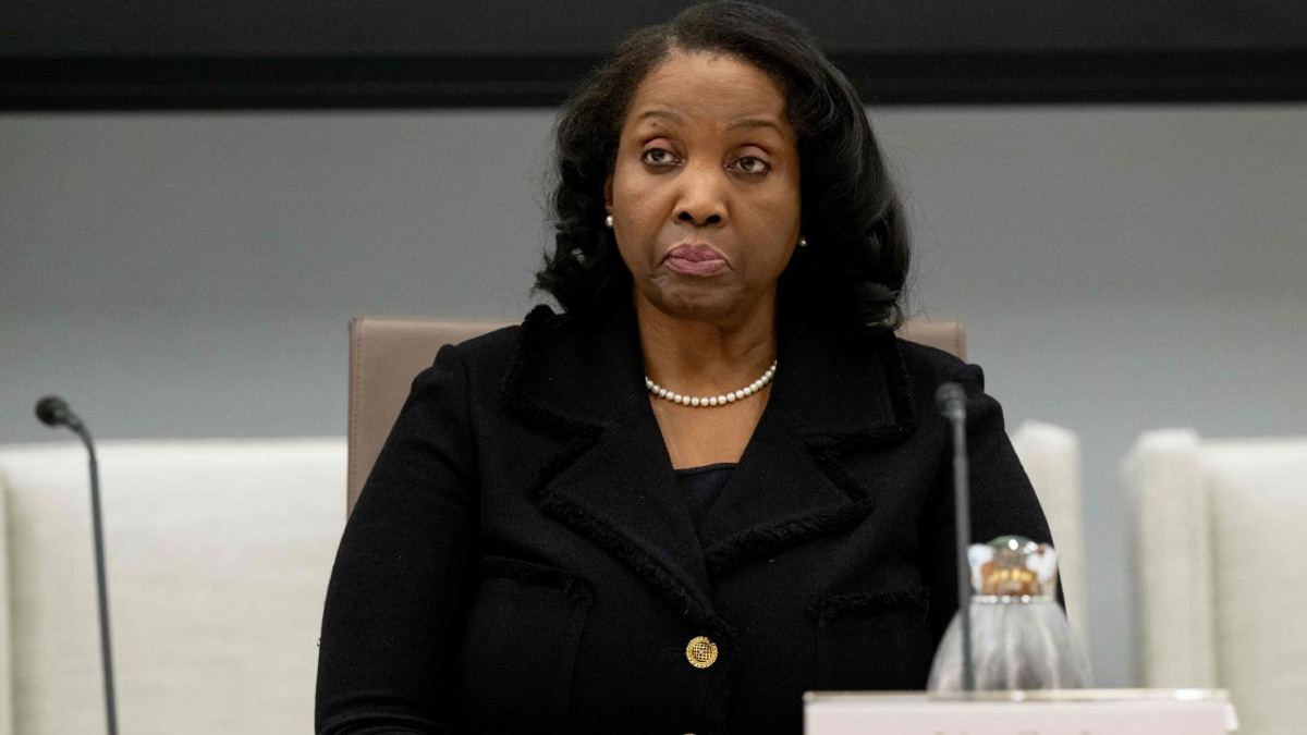Trump Renews Bid to Oust Federal Reserve Governor Lisa Cook Following Supreme Court Setback