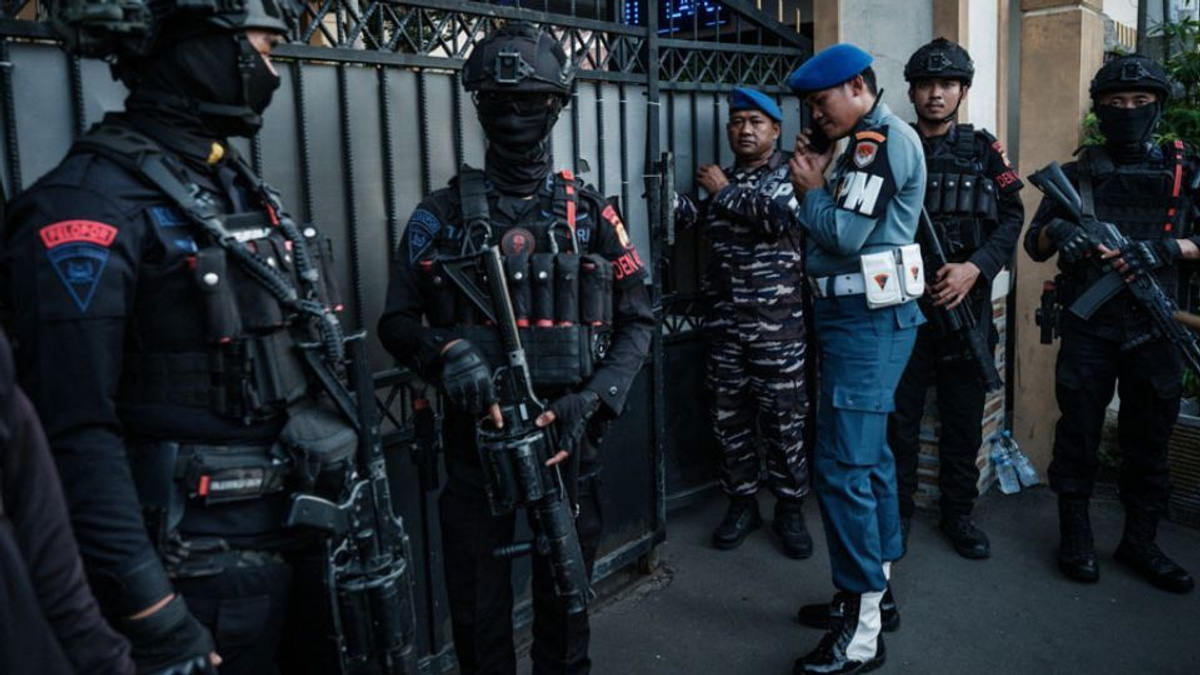 Man arrested after bomb threat forces evacuation of Jakarta elementary school