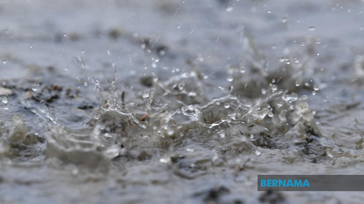 Flash Floods Kill 11 in Kashmir as Monsoon Batters Northern India