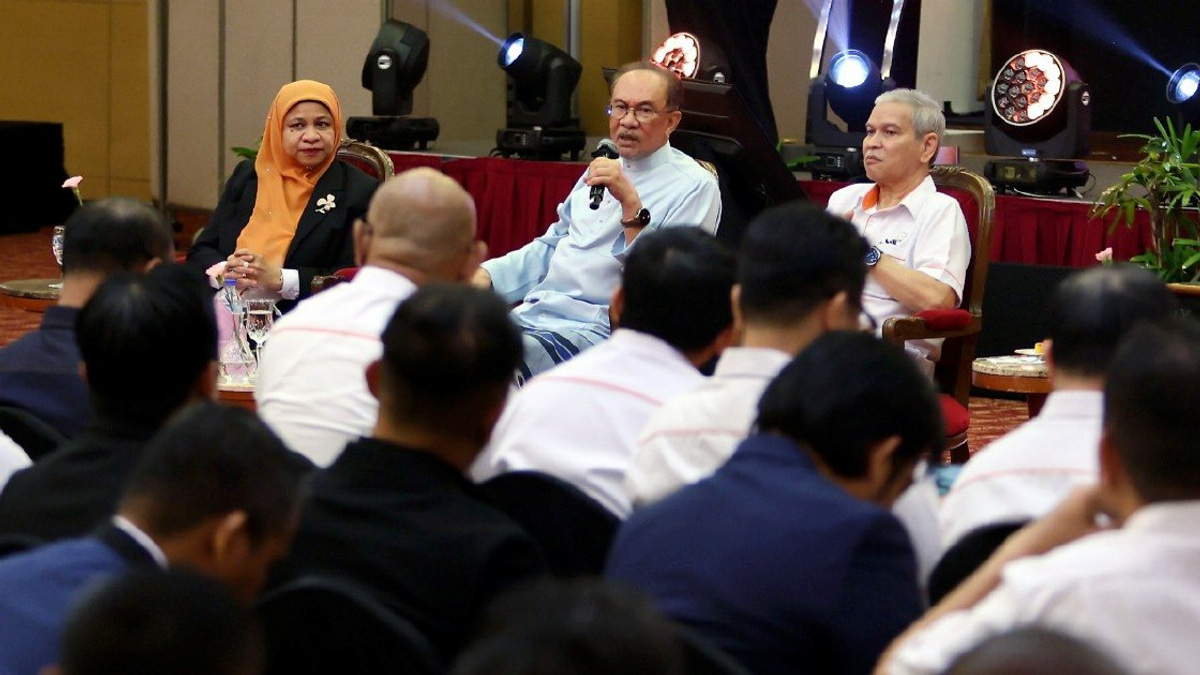 Anwar Turns to Prabowo Over Troubled Felda Eagle High Investment