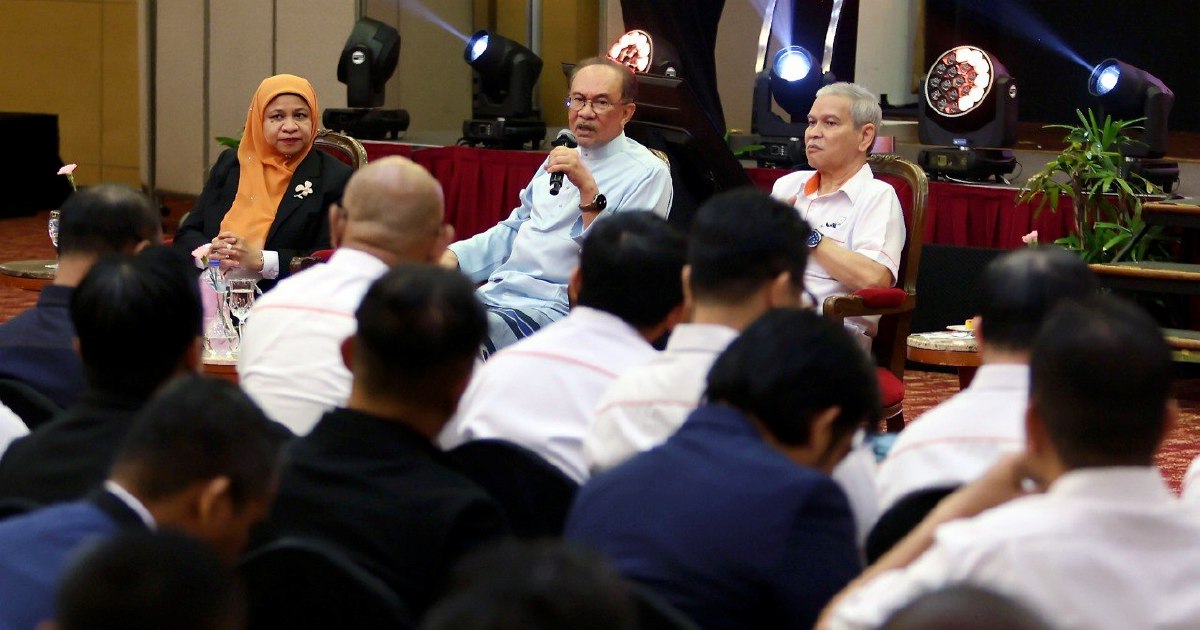 Anwar Turns to Prabowo Over Troubled Felda Eagle High Investment