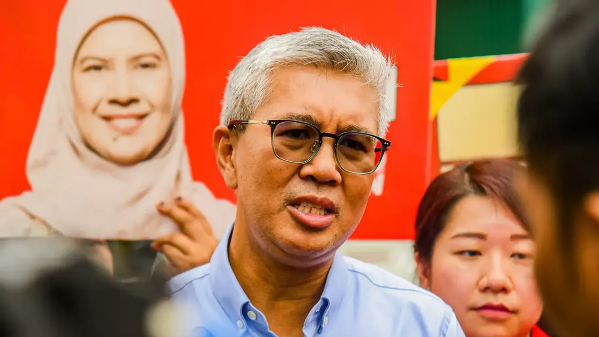 Pakatan Harapan Maintains Distance as BN and Perikatan Clash Over Race Issues, Says Tengku Zafrul