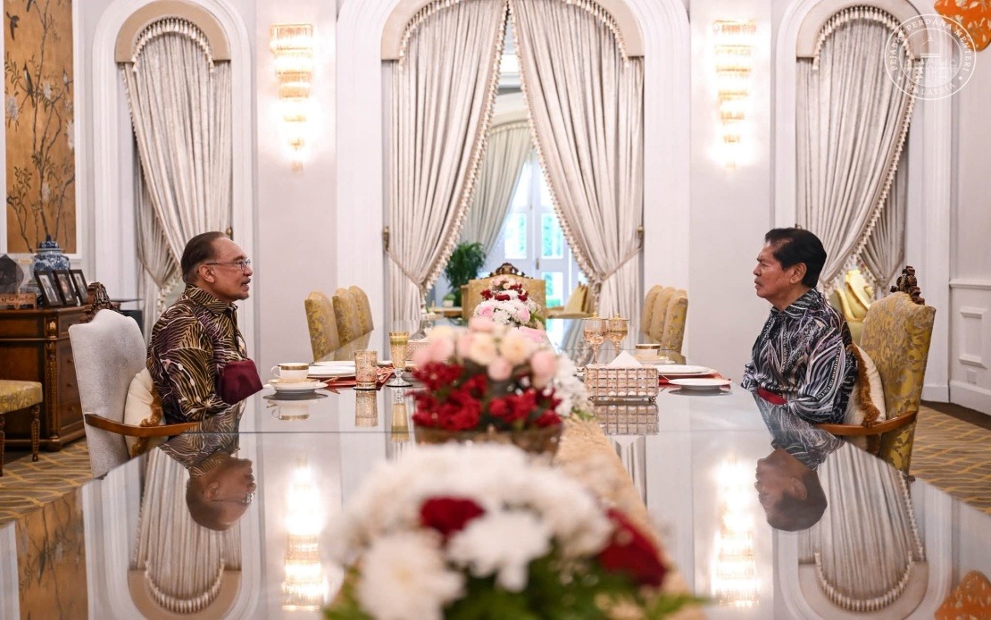 Anwar Concludes Penang Visit With Gubernatorial Tea Reception