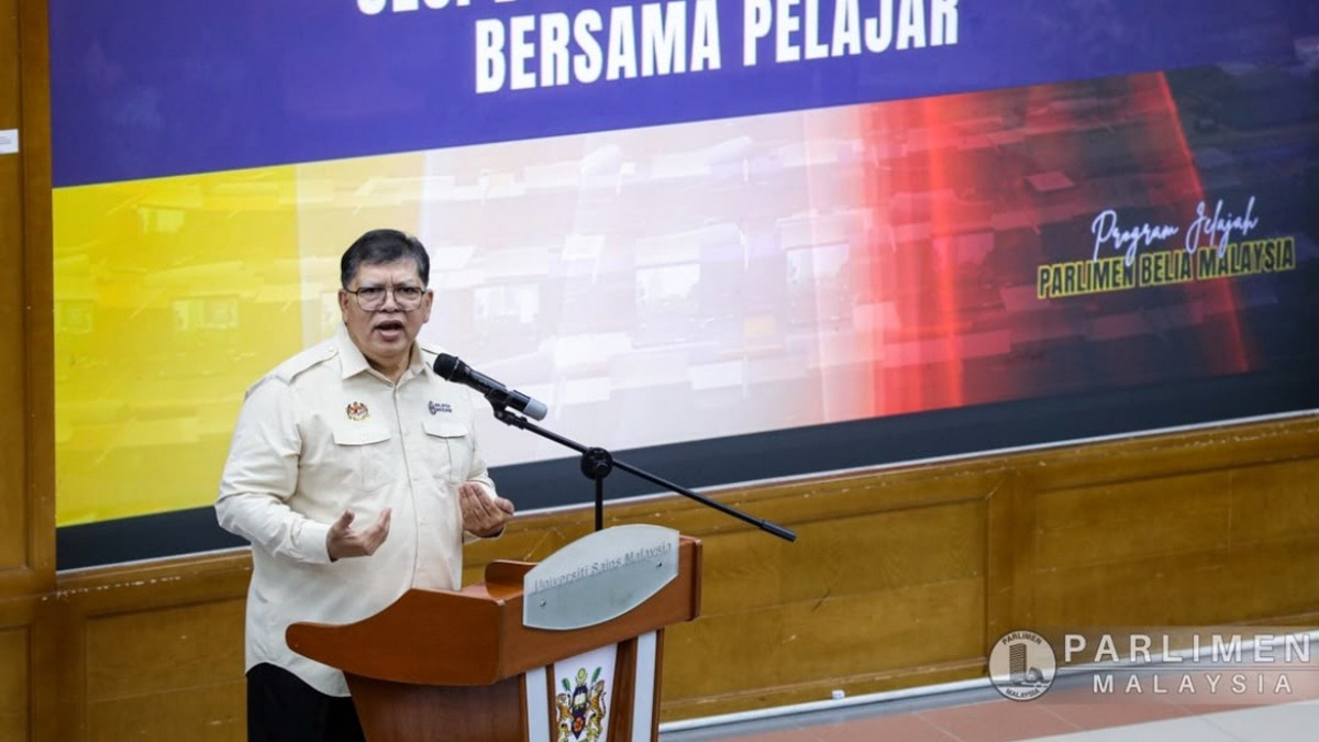 Parliament Must Model Excellence for Youth Leaders, Says Speaker Johari