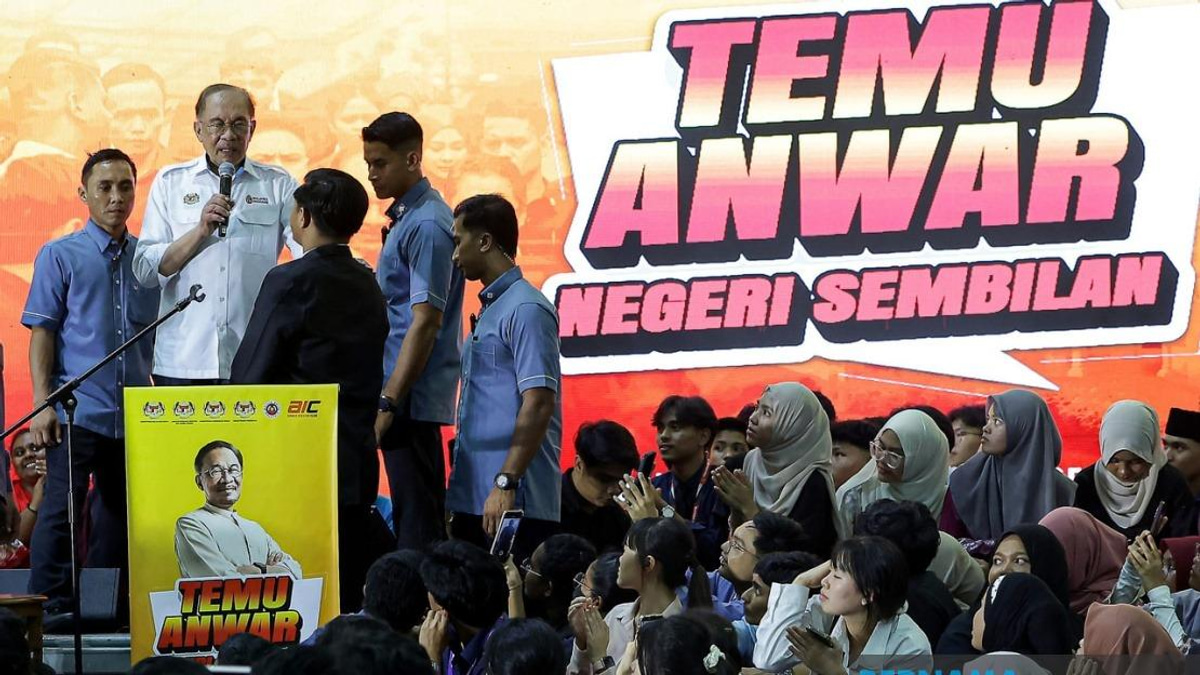 F1 Grand Prix Should Lift Local Traders, Not Just Big Business, Says Anwar