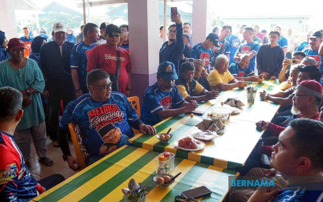 Melaka Rolls Out PERKESO Coverage and Fish Finder Technology for Registered Fishermen