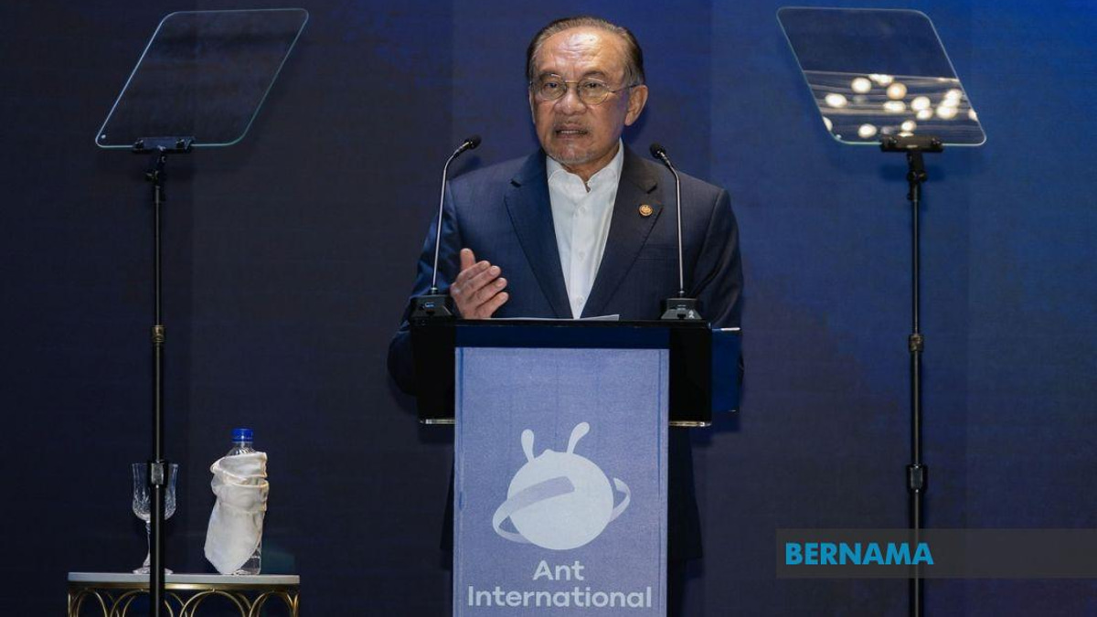 Malaysia Must Speed Up AI Readiness, Says Anwar at Ant International Launch
