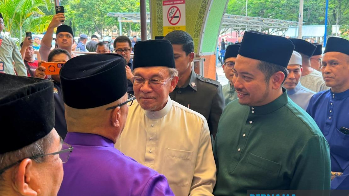 Azam Baki's NFCC Role Independent of MACC Position, Says Anwar