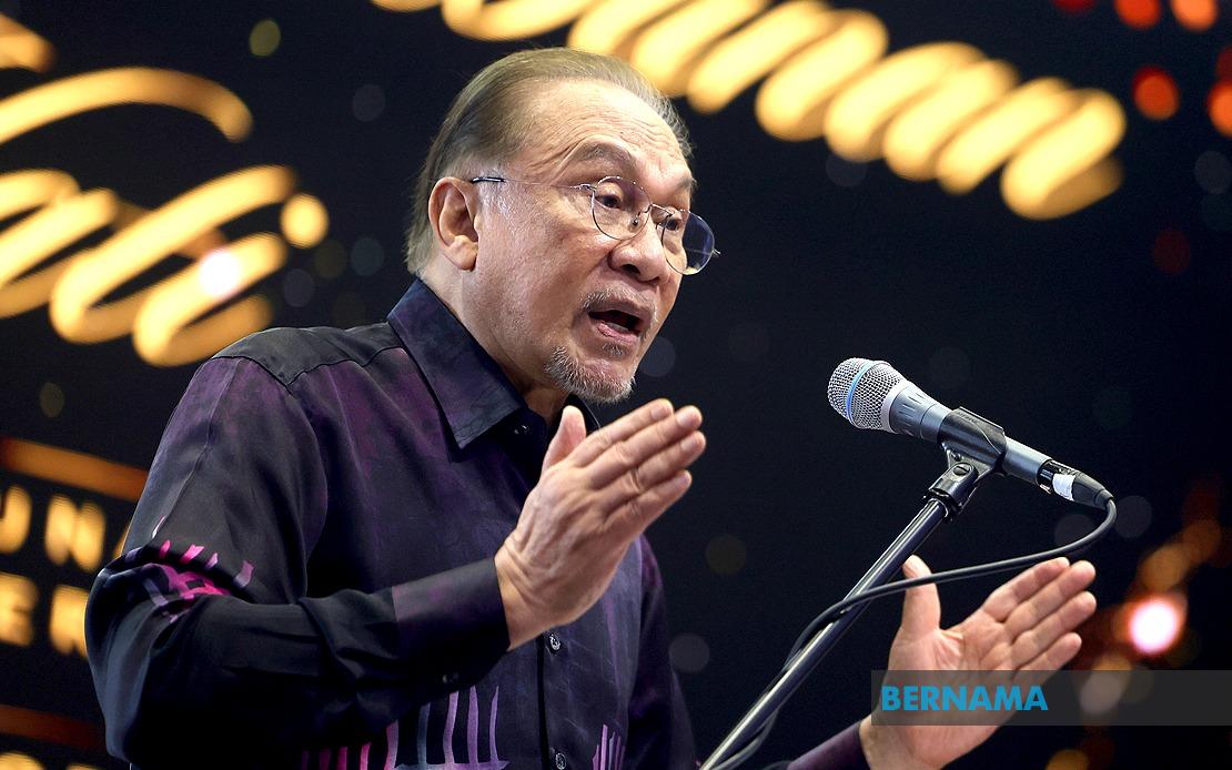 Anwar Urges Malaysians to Embrace Unity, Resist Divisive Racial Rhetoric