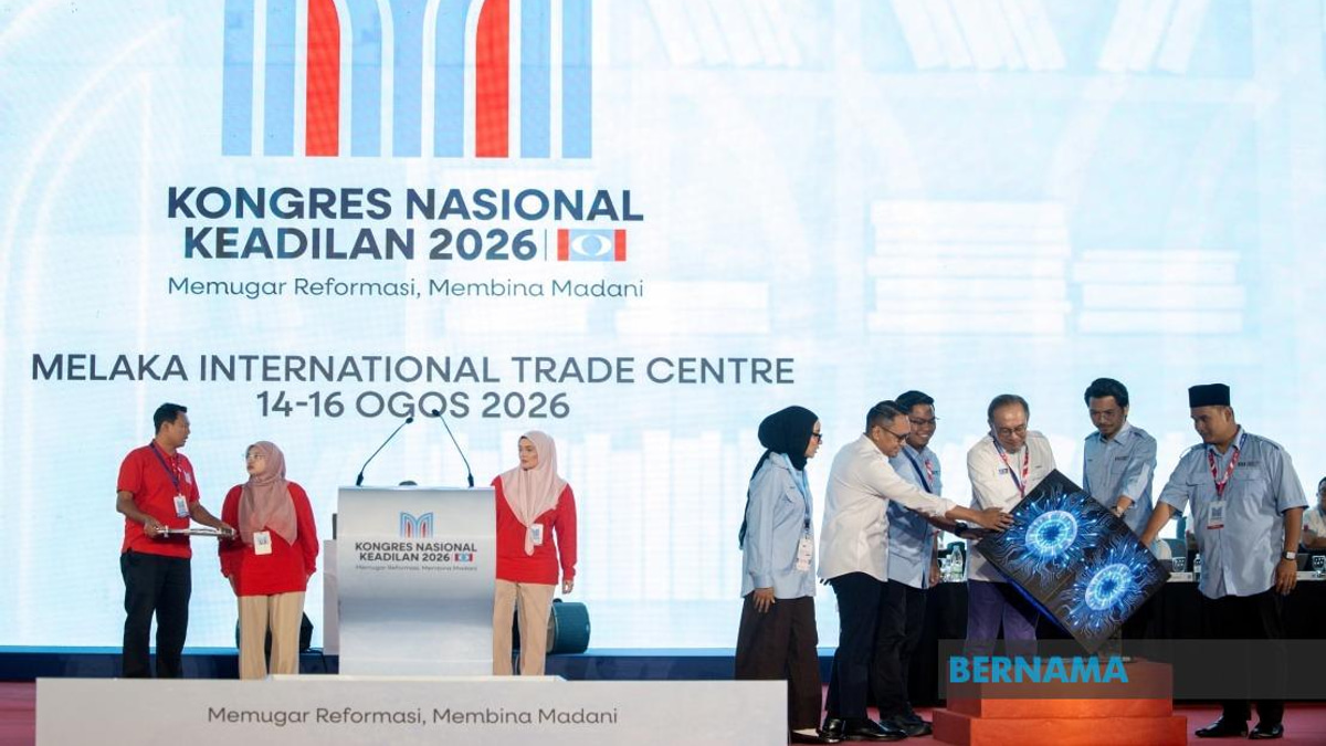 Anwar Launches PKR Youth Manifesto, Calls for 'Civilisational Renewal'