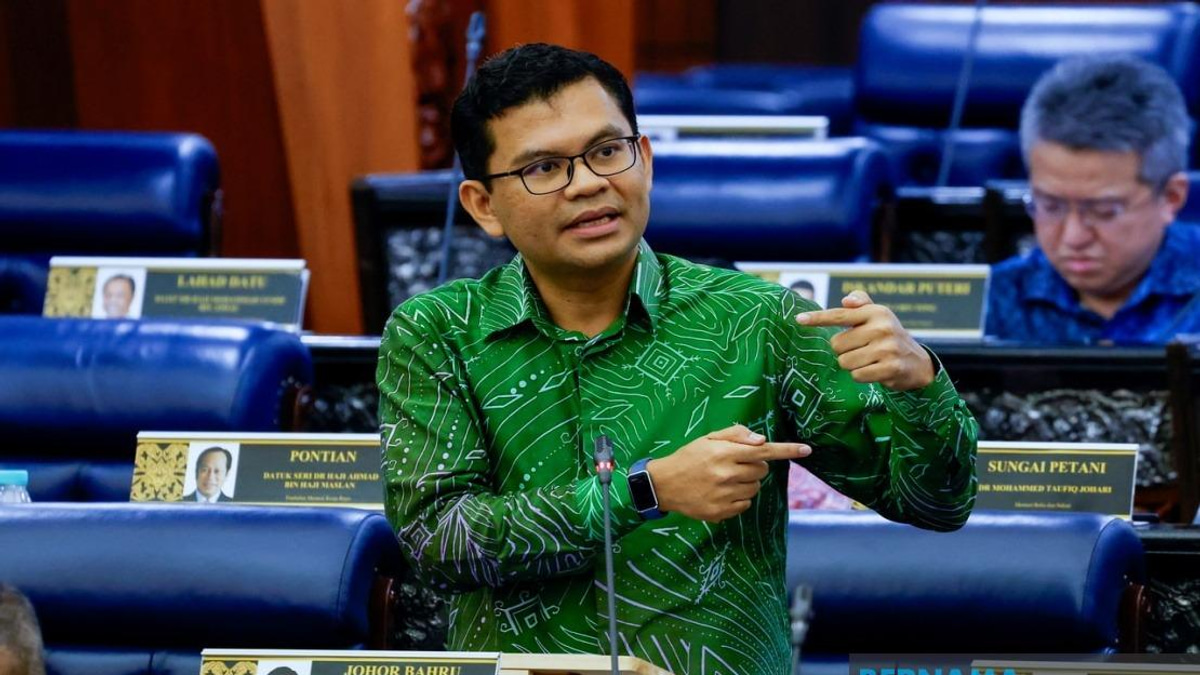 Malaysia's Labour Market Shows Resilience as Job Losses Decline, Economy Minister Reports