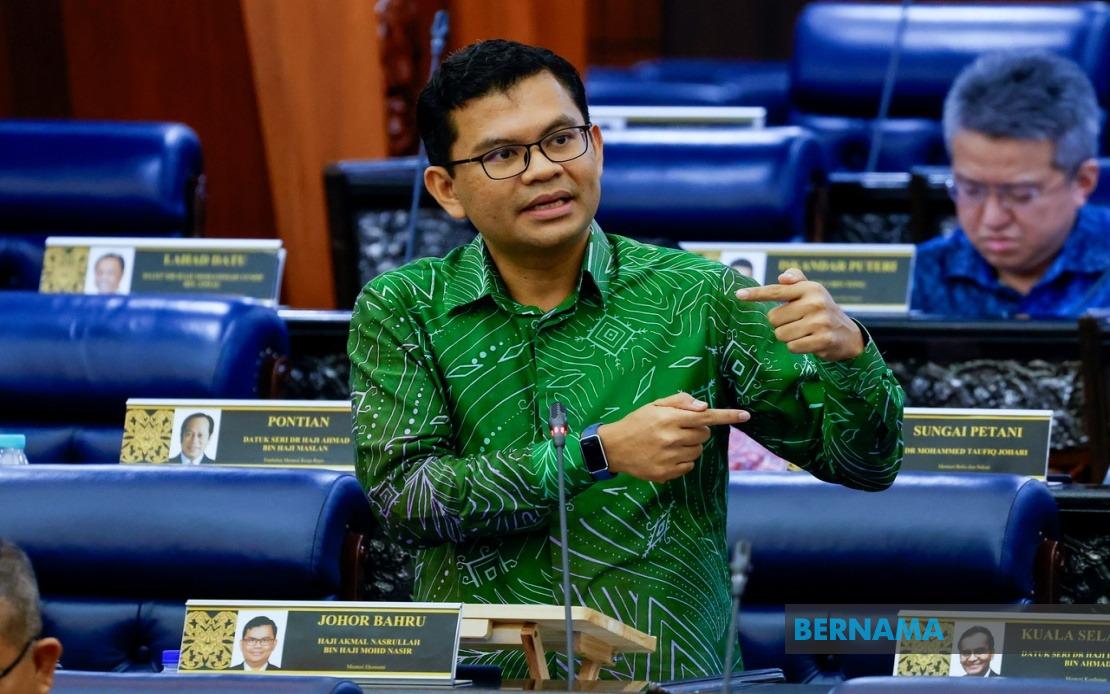 Malaysia's Labour Market Shows Resilience as Job Losses Decline, Economy Minister Reports