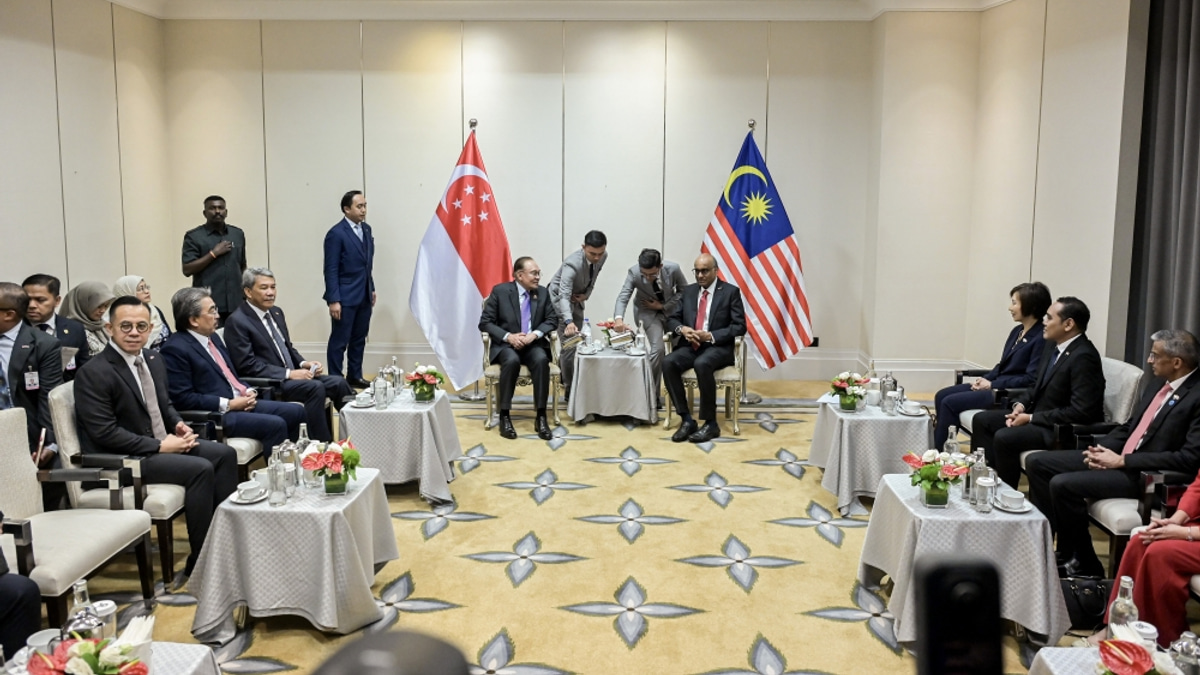 Singapore President Tharman Shanmugaratnam Meets PM Anwar During Kuala Lumpur State Visit