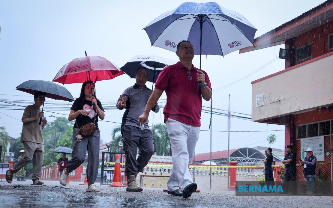Johor State Election Proceeds Smoothly Despite Heavy Rain in Muar