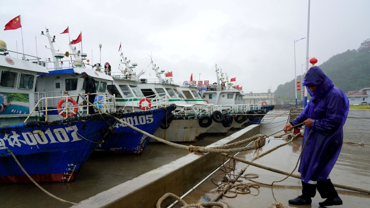 Zhejiang Escalates Typhoon Dolphin Response as Severe Weather Bears Down on Eastern China