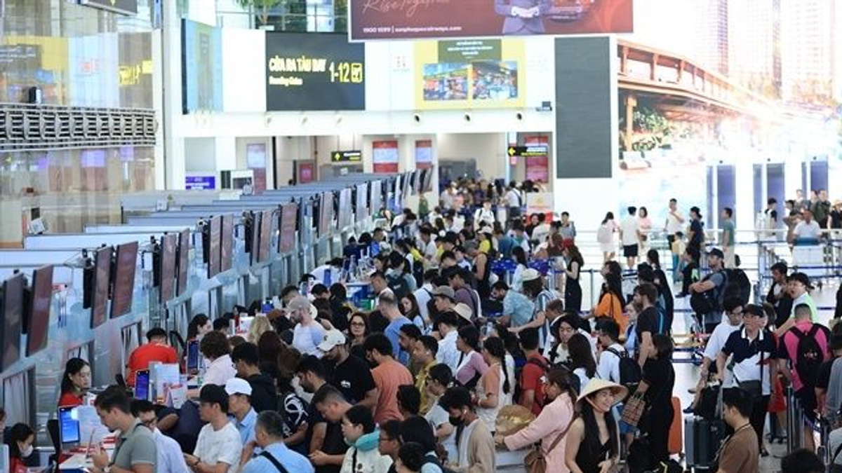 Vietnam mandates passenger compensation for flight delays under new civil aviation decree