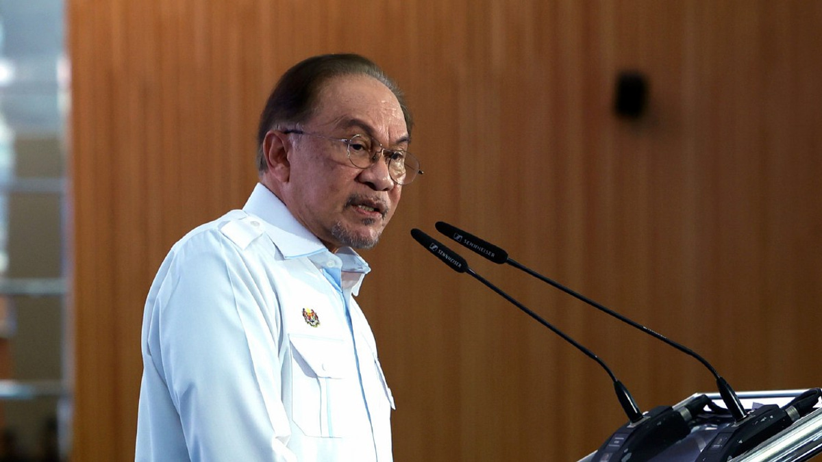Anwar Rejects Allegations of Unequal Federal Development Funding to States