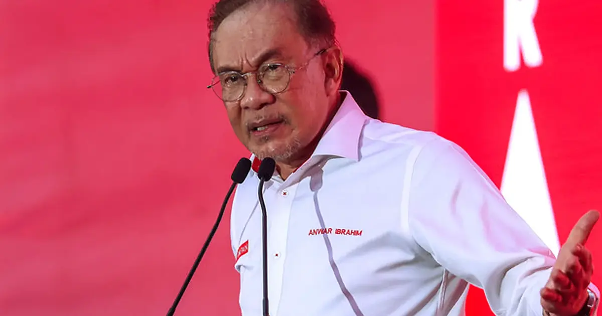 Anwar Underscores Importance of Strong Government-Rulers Relations