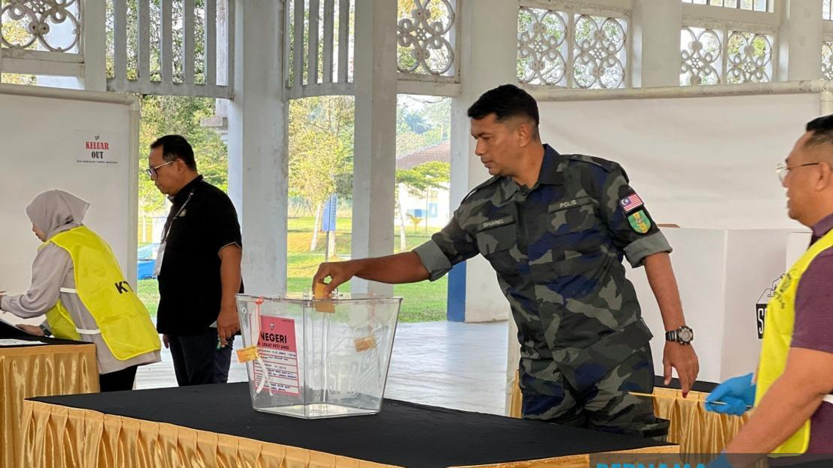 Nearly 25,000 Security Personnel and Their Families Vote Early in Johor Election