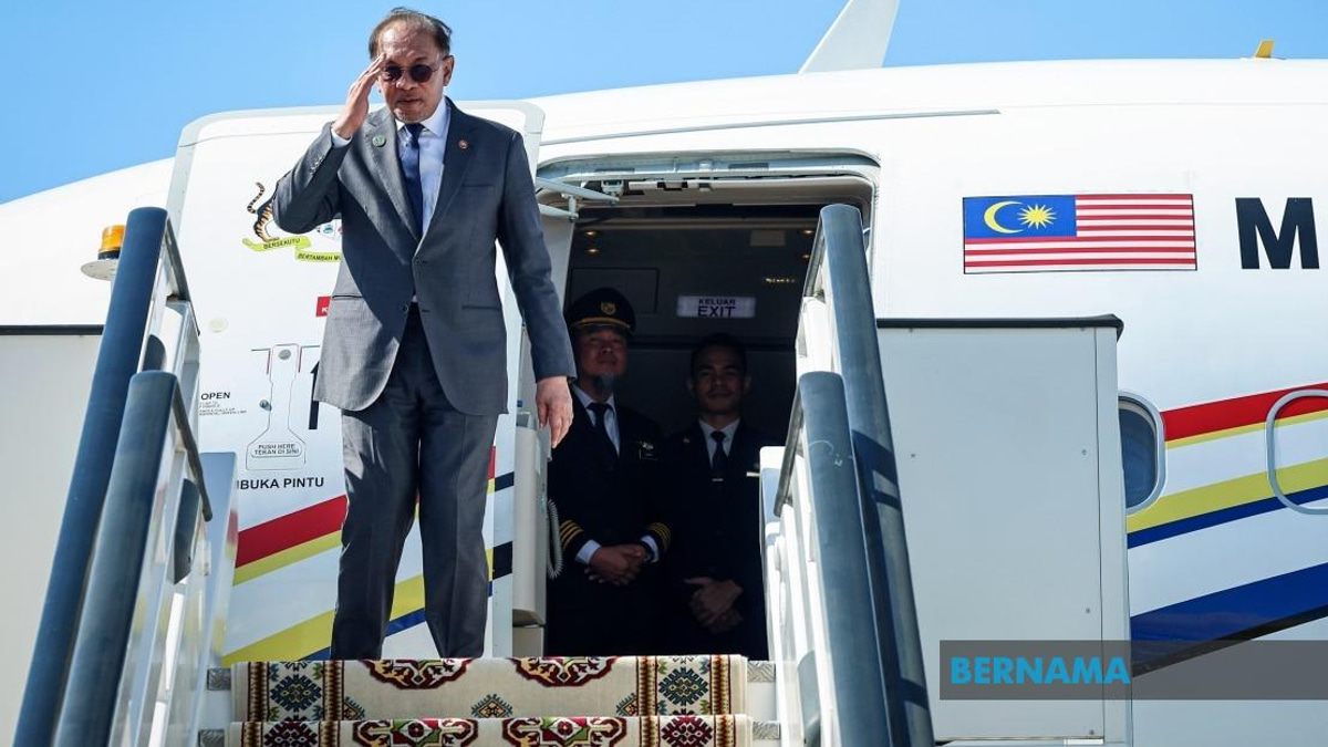 Anwar Returns From Turkmenistan, Marks Penang Visit With Industrial Park Launches and Press Awards