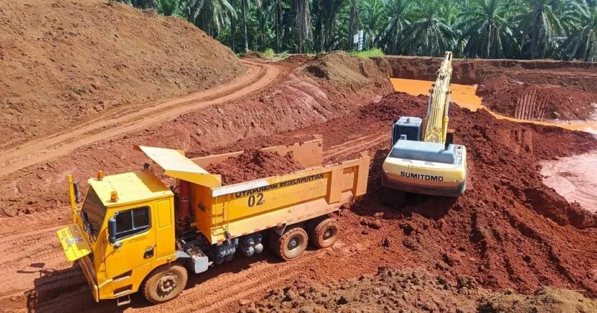 Nine detained after massive illegal bauxite operation busted in Kuantan; RM3.75 million in equipment seized