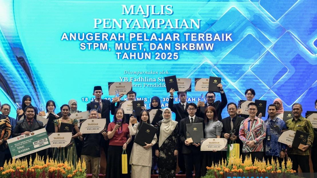 18 Top STPM Students To Receive Public University Scholarships in Recognition of Academic Excellence