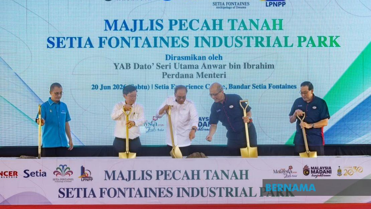 Development Projects Must Benefit Middle- and Lower-Income Groups, Anwar Stresses