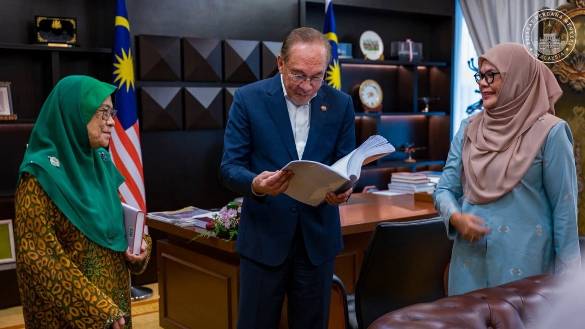 Anwar's Political Philosophy Documented in New Scholarly Book