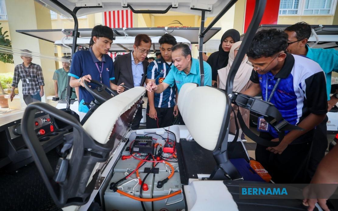 Jeli Polytechnic Develops First Solar-powered Buggy Cars In Kelantan