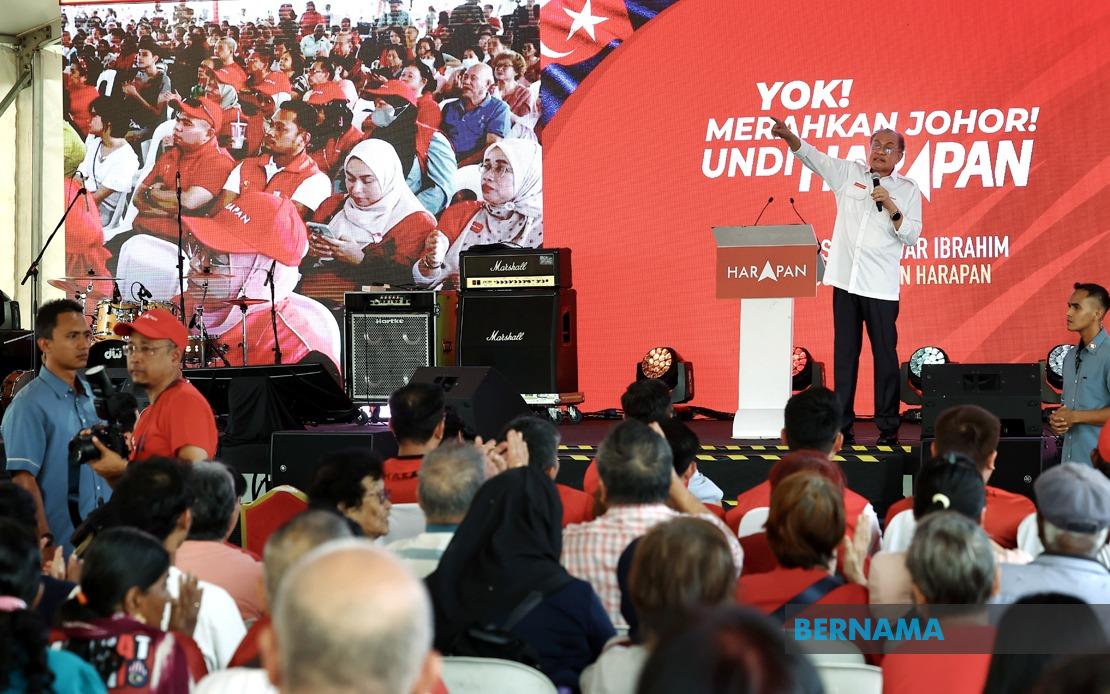 Anwar Urges Johor Candidates to Drop Najib Release from Campaign Trail