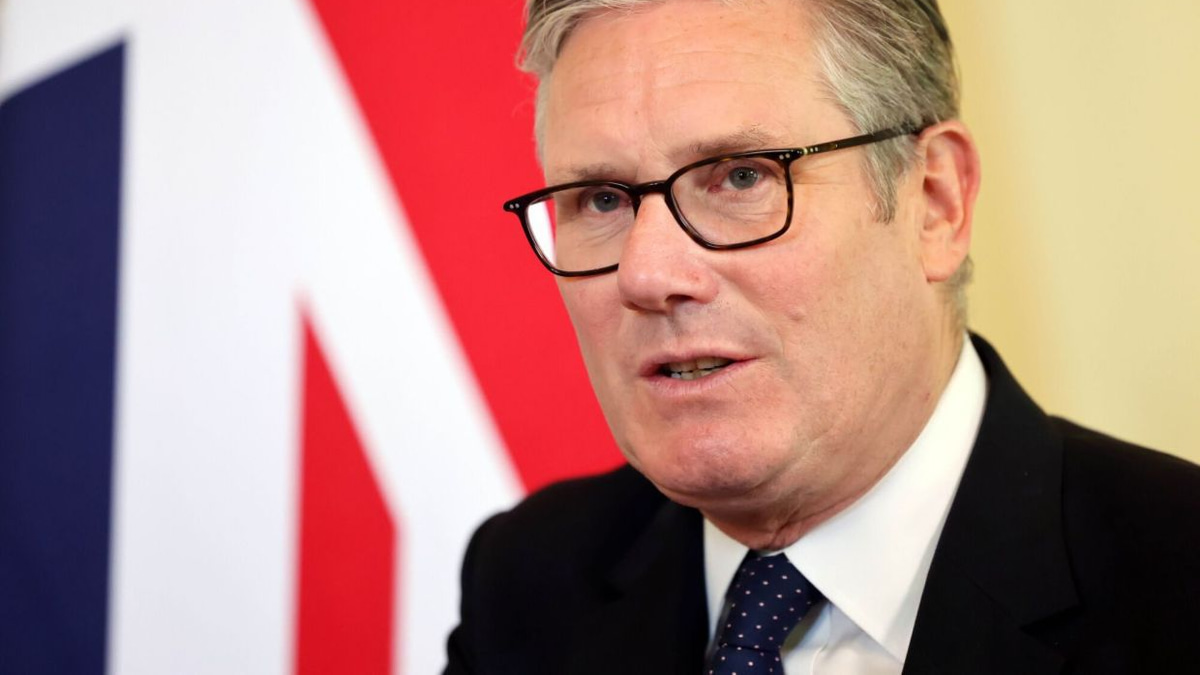 Starmer to announce strict social media curbs for UK teenagers before G7 talks