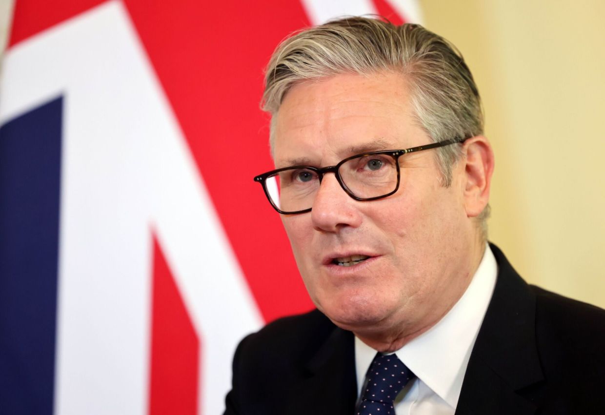 Starmer to announce strict social media curbs for UK teenagers before G7 talks